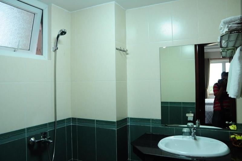 Canh Buom Hotel Danang Room photo